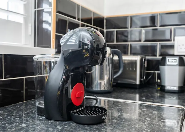 Cozy 2 Bed - Unlimited Wi-fi - Free Parking - Sleeps 6 - By Old Trafford *