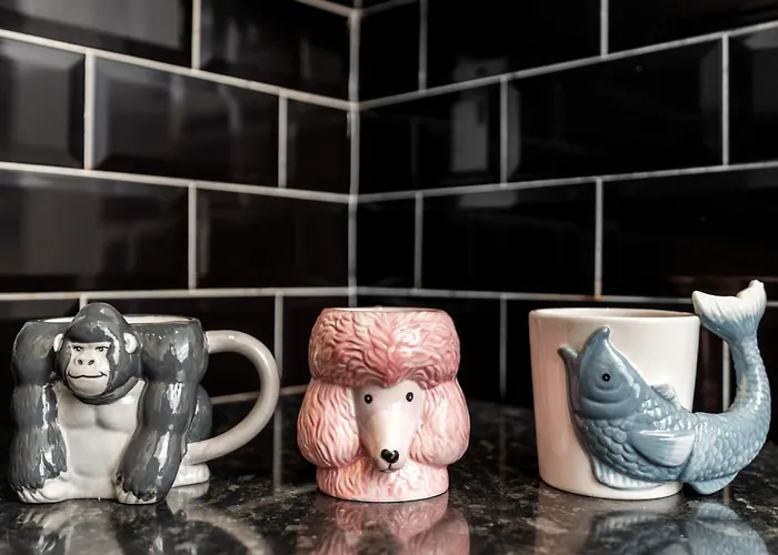 Cozy 2 Bed - Unlimited Wi-fi - Free Parking - Sleeps 6 - By Old Trafford Manchester