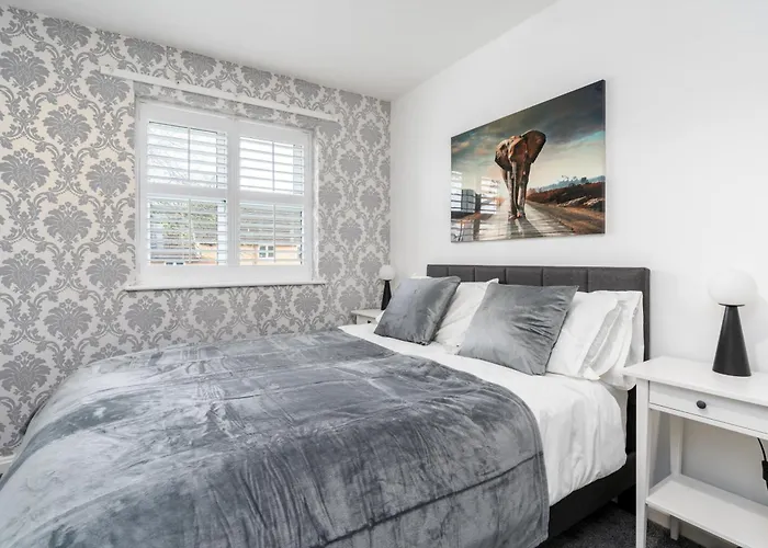 아파트 Cozy 2 Bed - Unlimited Wi-fi - Free Parking - Sleeps 6 - By Old Trafford