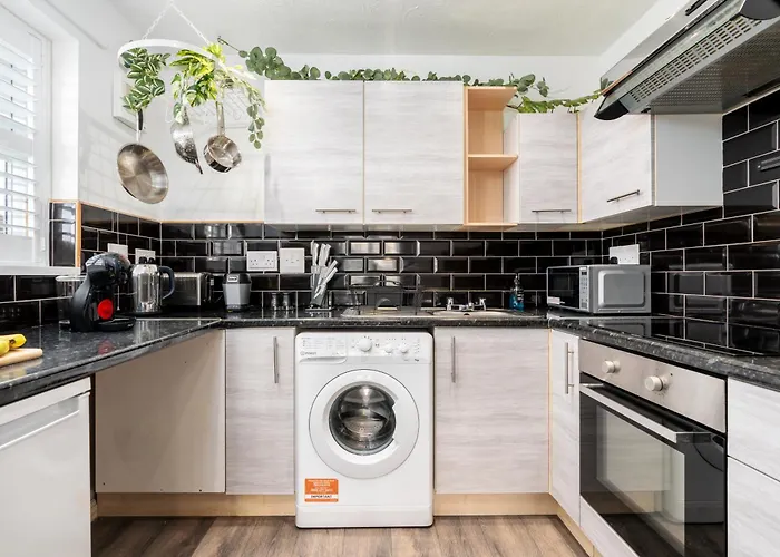 Cozy 2 Bed - Unlimited Wi-fi - Free Parking - Sleeps 6 - By Old Trafford Manchester