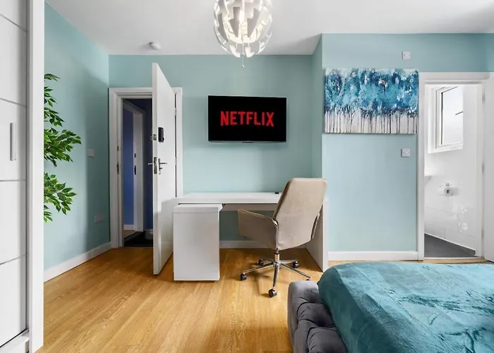 Mega Flat Near Centre And Etihad Stadium