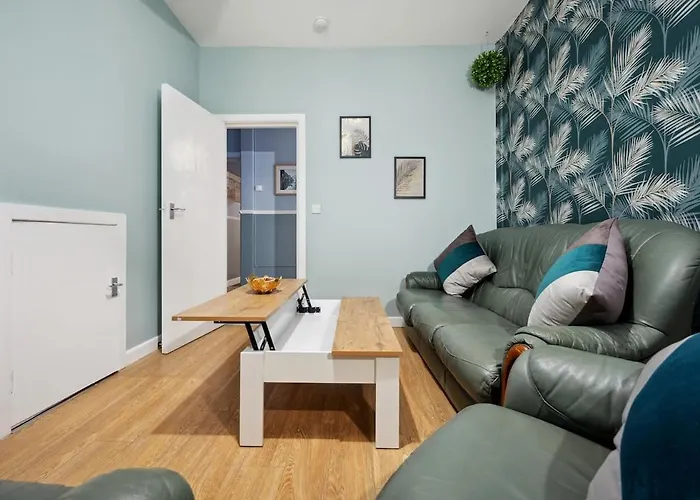 Mega Flat Near Centre And Etihad Stadium