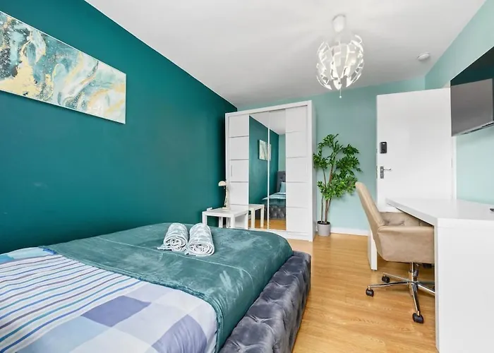 Mega Flat Near Centre And Etihad Stadium