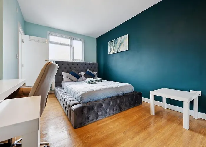 Mega Flat Near Centre And Etihad Stadium *