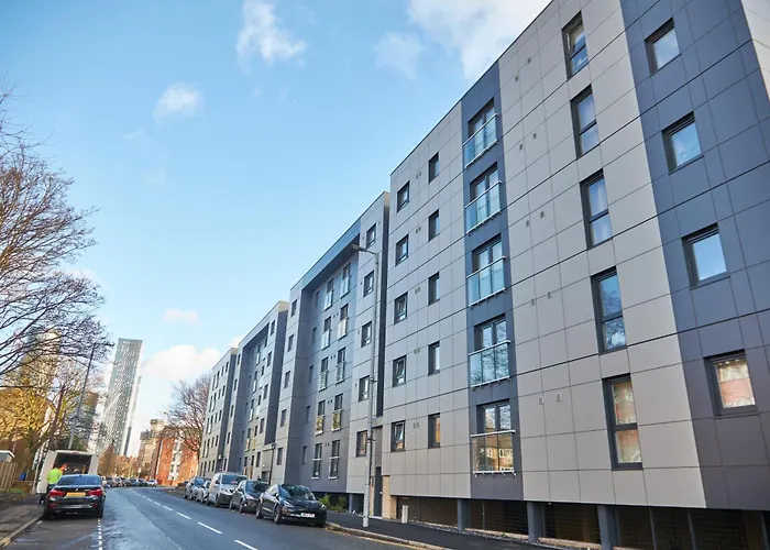 Deluxe And Cozy Two Bedroom With 1 Bathroom And Open Balcony