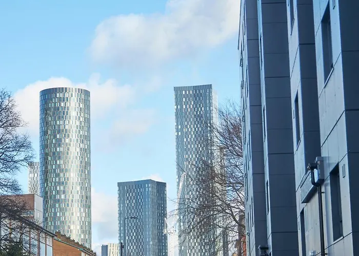 Deluxe And Cozy Two Bedroom With 1 Bathroom And Open Balcony *