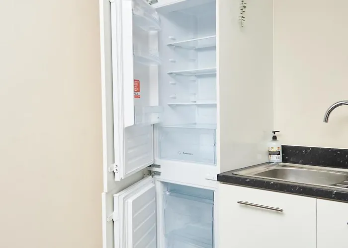 Deluxe And Cozy Two Bedroom With 1 Bathroom And Open Balcony Daire