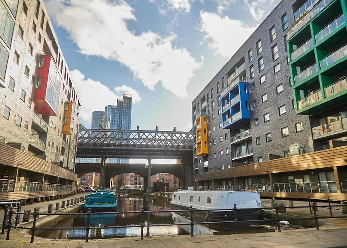 Luxury 2 Bedroom And Bathroom In With Balcony *