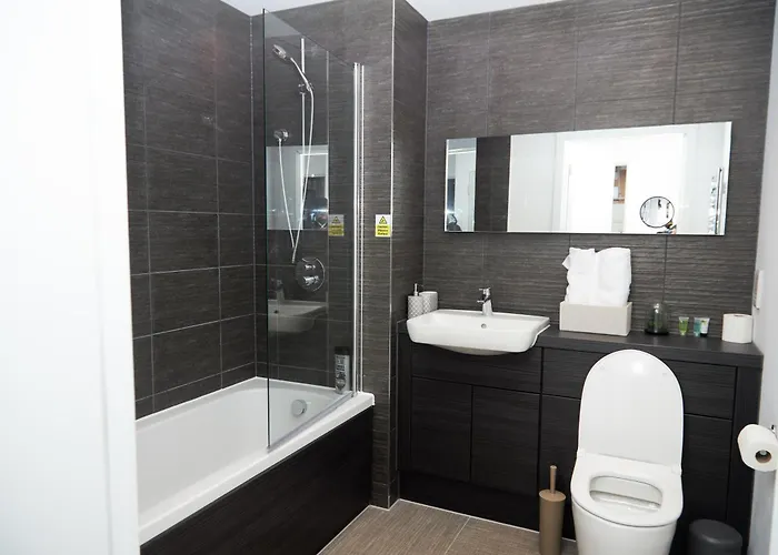 Apartament Luxury 2 Bedroom And Bathroom In With Balcony Manchester