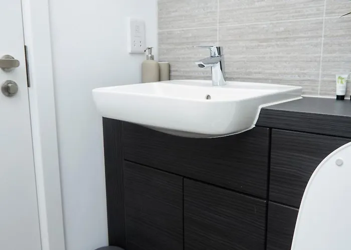 Luxury 2 Bedroom And Bathroom In With Balcony * Mánchester