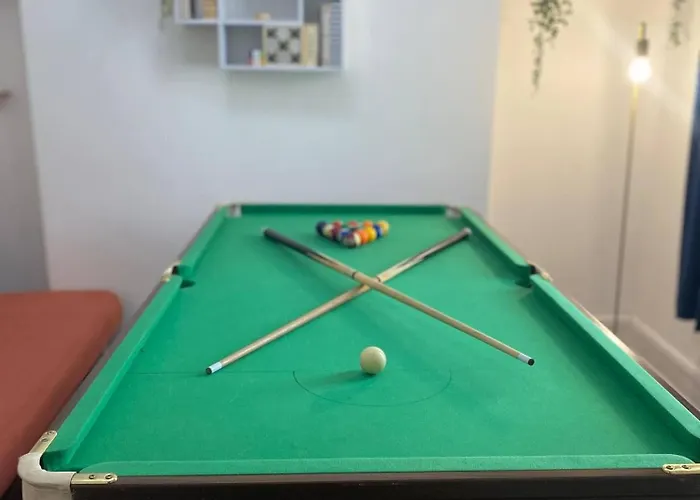 Modern Townhouse-free Parking-game Room-w-ifi *