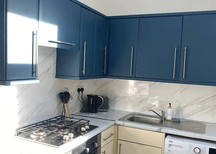 Modern Townhouse-free Parking-game Room-w-ifi * Manchester