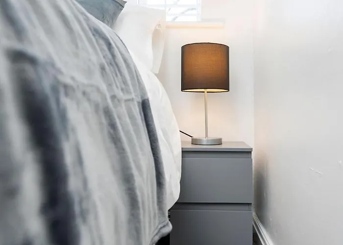 Cozy 2 Bed - Unlimited Wi-fi - Free Parking - Sleeps 6 - By Old Trafford 맨체스터