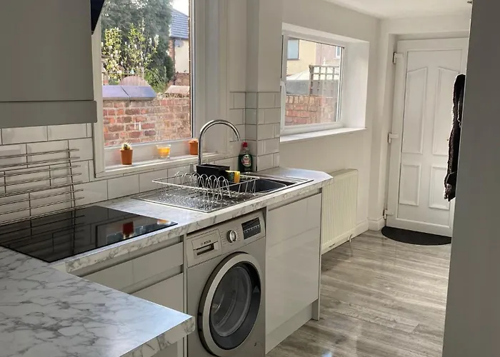 Tomelle Luxury -5 Beds-near Etihad Stadium- Coop Live-high Speed Wifi & Free Parking *