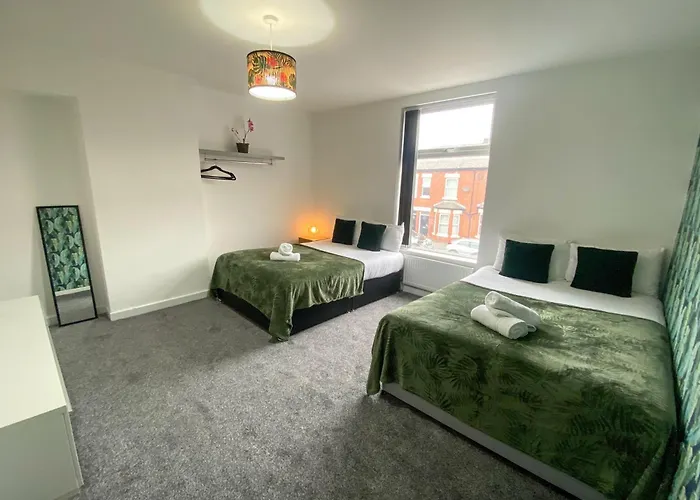 5 Bedroom Luxury Townhouse Near Centre, Sleep 16 Apartamento *