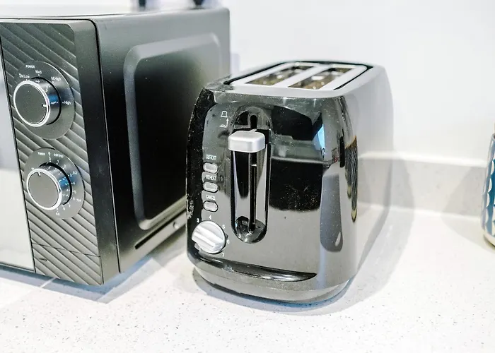 Stunning 3 Story Home, 3 X King Size Beds, Pool Table, Free Parking X2, Ping Pong Апартаменты