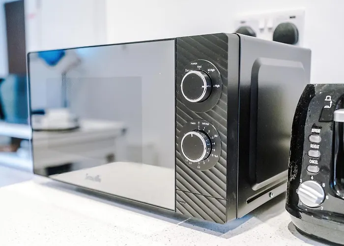 Apartamento Stunning 3 Story Home, 3 X King Size Beds, Pool Table, Free Parking X2, Ping Pong