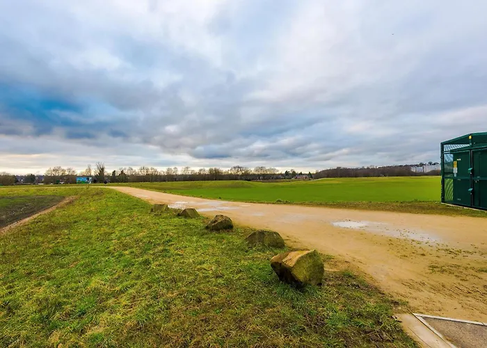 Stunning 3 Story Home, 3 X King Size Beds, Pool Table, Free Parking X2, Ping Pong *