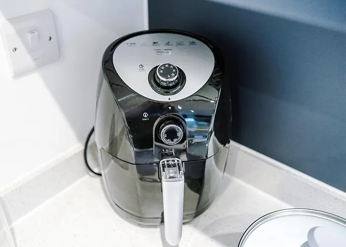 Stunning 3 Story Home, 3 X King Size Beds, Pool Table, Free Parking X2, Ping Pong * Mánchester