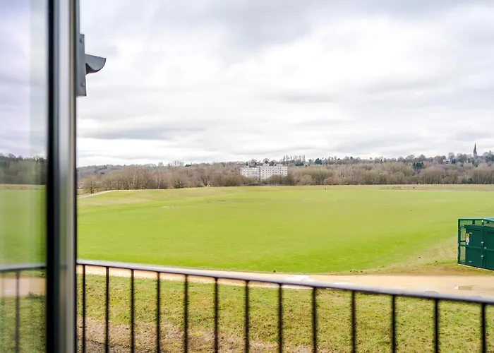 아파트 Stunning 3 Story Home, 3 X King Size Beds, Pool Table, Free Parking X2, Ping Pong 맨체스터