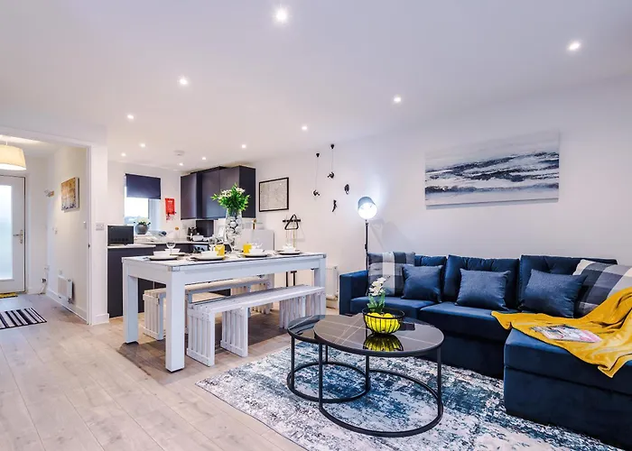 Apartmán Stunning 3 Story Home, 3 X King Size Beds, Pool Table, Free Parking X2, Ping Pong Manchester