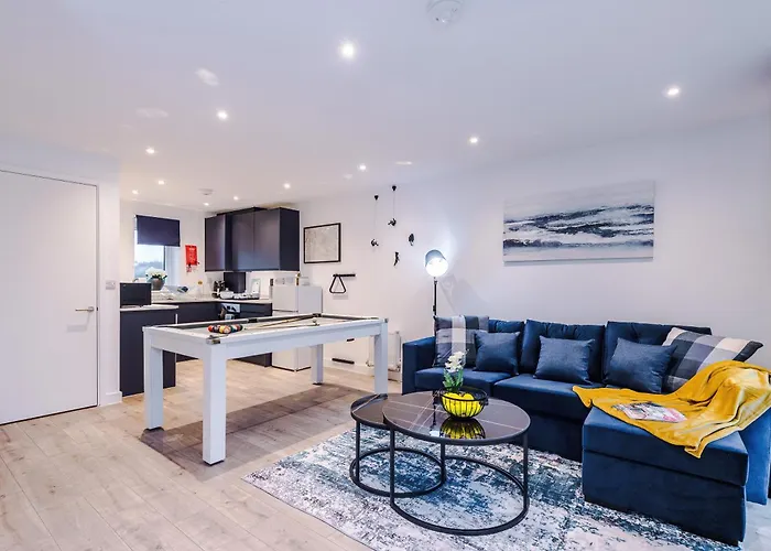 Apartamento Stunning 3 Story Home, 3 X King Size Beds, Pool Table, Free Parking X2, Ping Pong