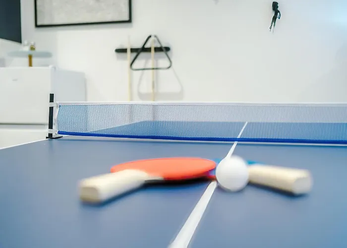 Stunning 3 Story Home, 3 X King Size Beds, Pool Table, Free Parking X2, Ping Pong 아파트 맨체스터