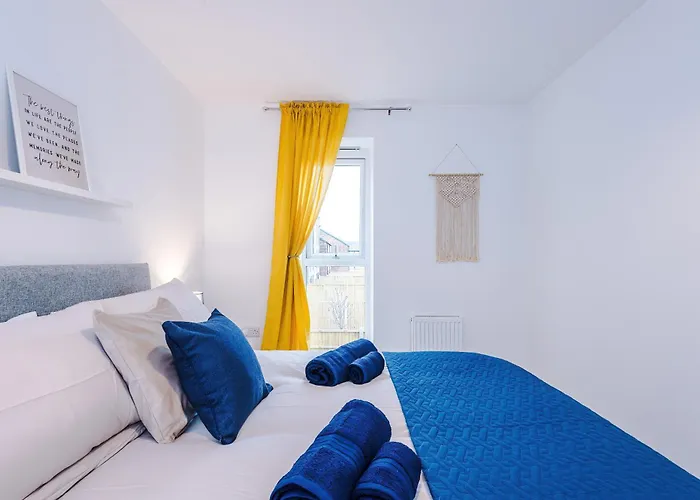 Stunning 3 Story Home, 3 X King Size Beds, Pool Table, Free Parking X2, Ping Pong * Mánchester