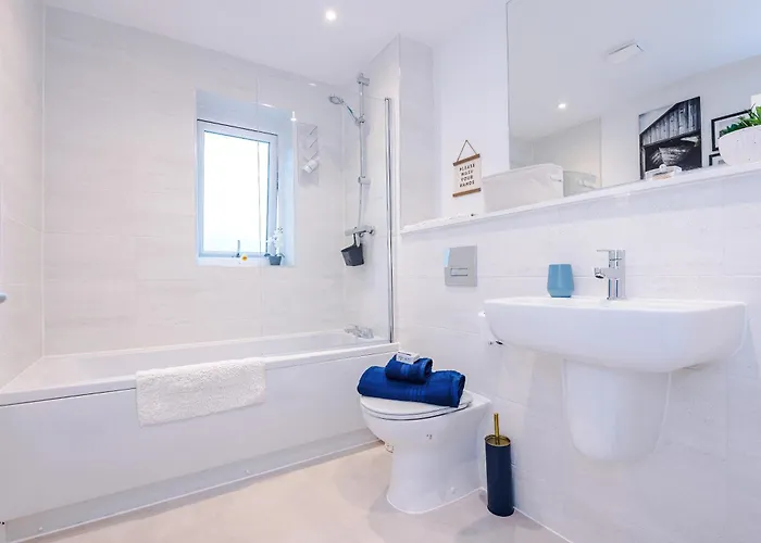 Stunning 3 Story Home, 3 X King Size Beds, Pool Table, Free Parking X2, Ping Pong 아파트