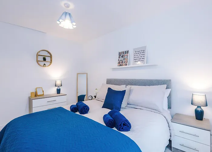 Stunning 3 Story Home, 3 X King Size Beds, Pool Table, Free Parking X2, Ping Pong 아파트 *