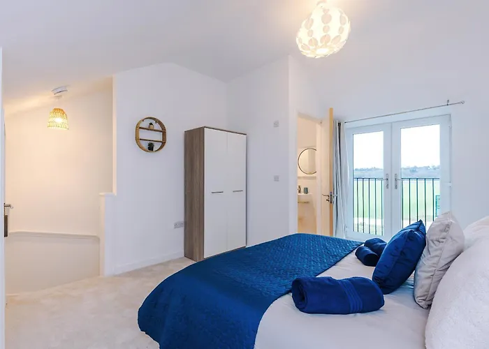 Stunning 3 Story Home, 3 X King Size Beds, Pool Table, Free Parking X2, Ping Pong Apartmán