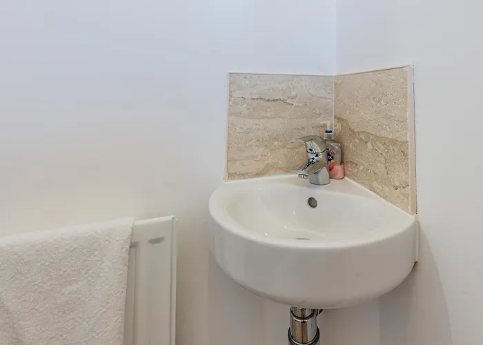 4 Bedroom Town House- Free Parking, Perfect For Families And Contractors 曼彻斯特