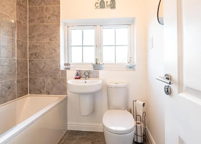 4 Bedroom Town House- Free Parking, Perfect For Families And Contractors * Manchester