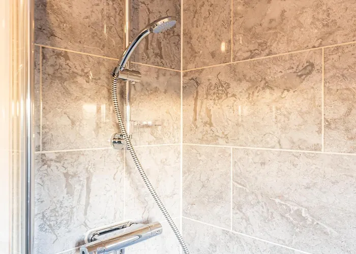 4 Bedroom Town House- Free Parking, Perfect For Families And Contractors Vakantiehuis Manchester