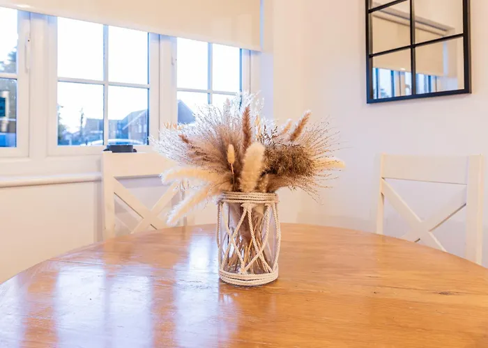 4 Bedroom Town House- Free Parking, Perfect For Families And Contractors Vakantiehuis Manchester