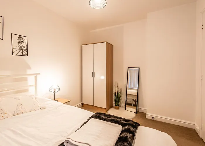 Casa de Férias Family-Friendly 4-Bedroom House In Moston With Parking And Garden Manchester