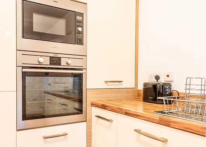 Family-Friendly 4-Bedroom House In Moston With Parking And Garden Holiday home Manchester