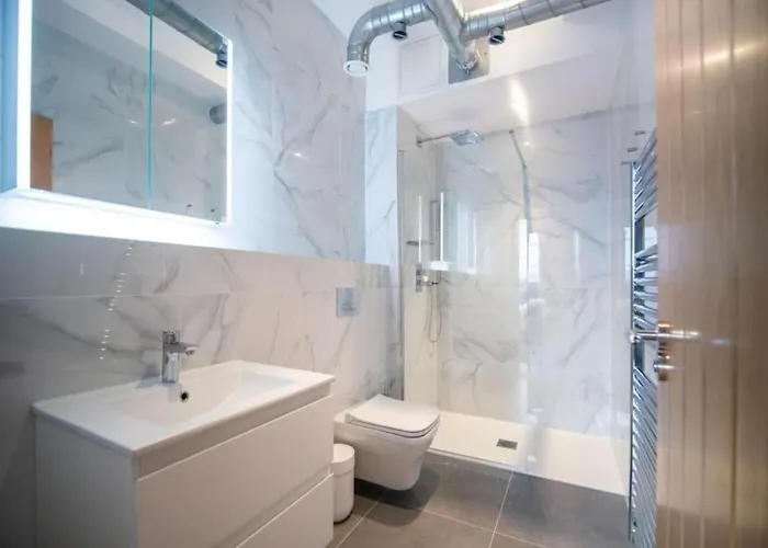 Hive By The Heim Apartment