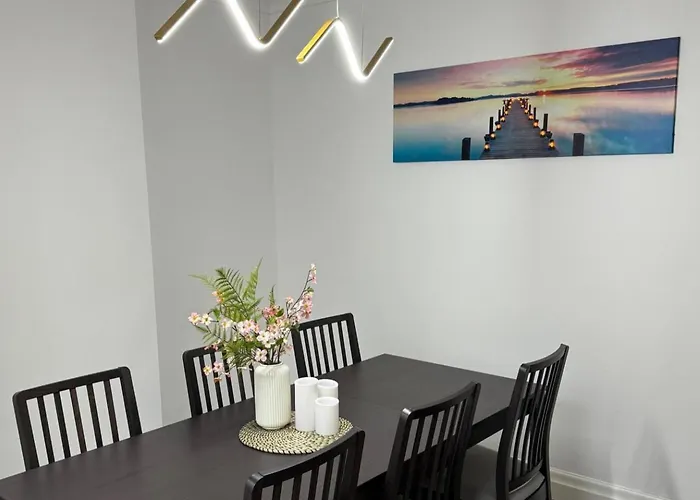 Oasis - Spacious 5 Bedroom House Semesterbostad