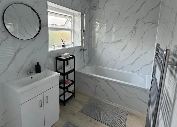 Oasis - Spacious 5 Bedroom House Semesterbostad