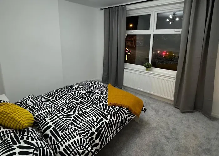 Semesterbostad Oasis - Spacious 5 Bedroom House