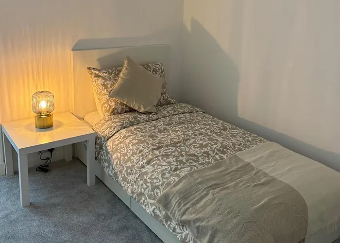 Oasis - Spacious 5 Bedroom House Mánchester