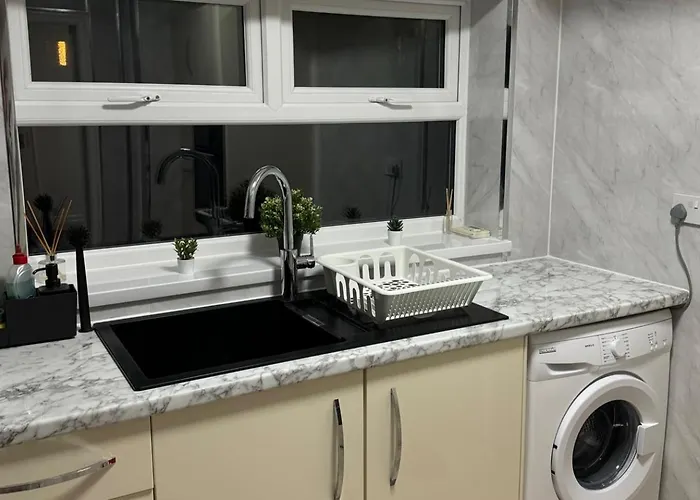 Oasis - Spacious 5 Bedroom House