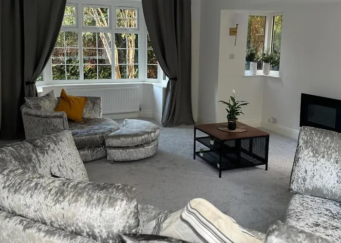 Oasis - Spacious 5 Bedroom House Mánchester