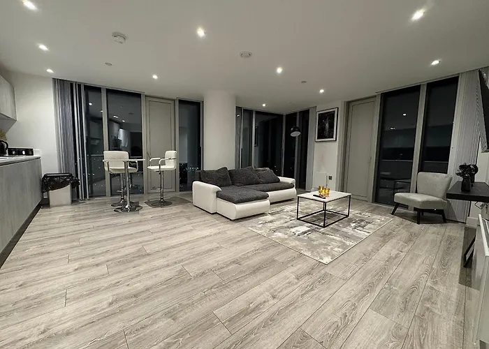 Luxury 2 Bed Penthouse With Stunning Views In Centre Apartament *