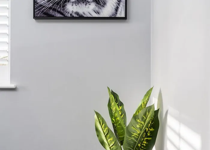 Cozy 2 Bed - Unlimited Wi-fi - Free Parking - Sleeps 6 - By Old Trafford Apartmán