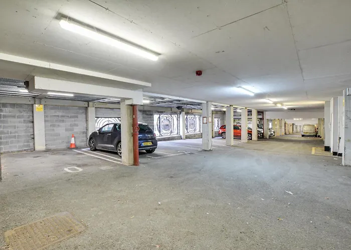 New Stylish Free Parking Sleeps 5 Or 6 아파트 *