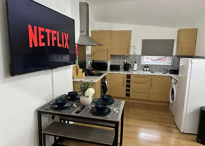 Stylish Old Trafford 2br Apartment, Free Parking, Near Stadium & Centre Апартаменты Манчестер