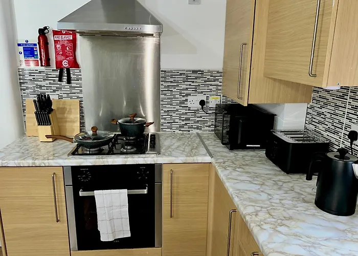 Stylish Old Trafford 2br Apartment, Free Parking, Near Stadium & Centre * Manchester