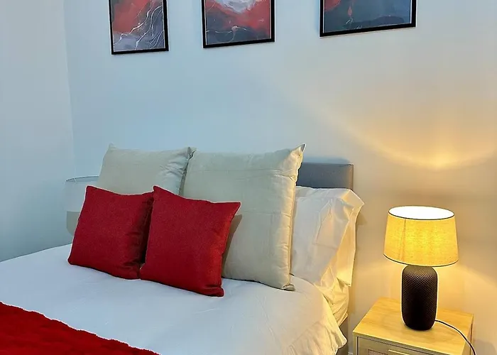 Апартаменты Stylish Old Trafford 2br Apartment, Free Parking, Near Stadium & Centre
